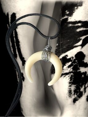 5 For $25💫Bull’s Horn Pendant